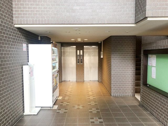 Renovated 3LDK Apartment in Toyohashi with South-Facing Balcony - Thumbnail 3