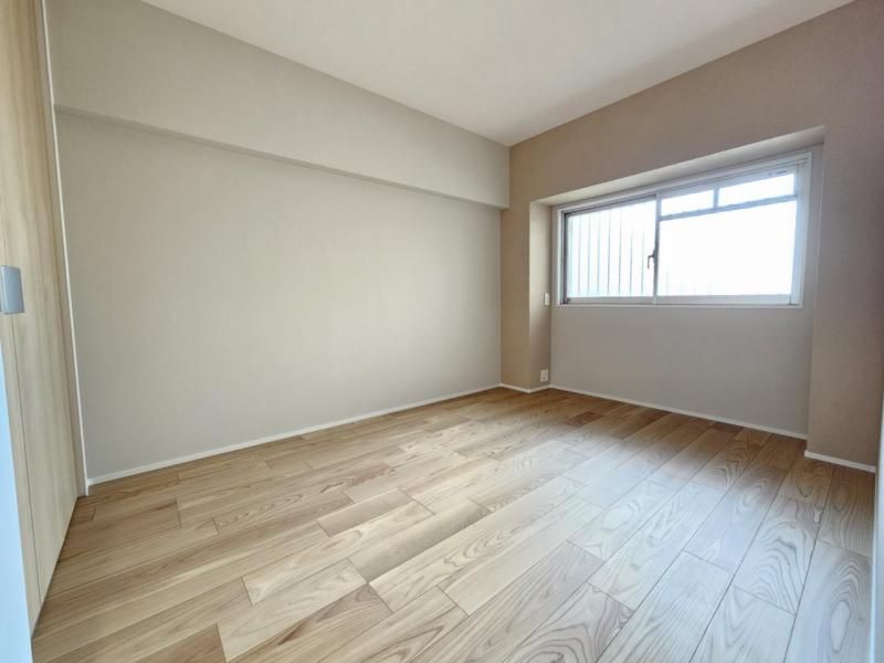 Renovated 2LDK Apartment for Sale near Yokozutsumi Station, Osaka - Thumbnail 2
