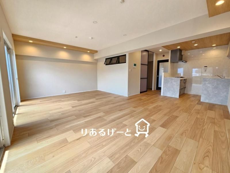 Renovated 2LDK Apartment for Sale near Yokozutsumi Station, Osaka - Thumbnail 4