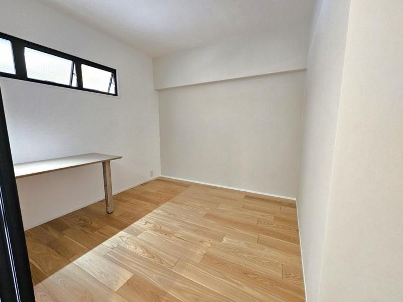 Renovated 2LDK Apartment for Sale near Yokozutsumi Station, Osaka - Thumbnail 3