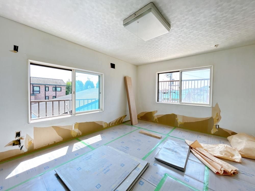 Renovated 5BR House in Mikasa with 3 Parking Spaces - Thumbnail 4