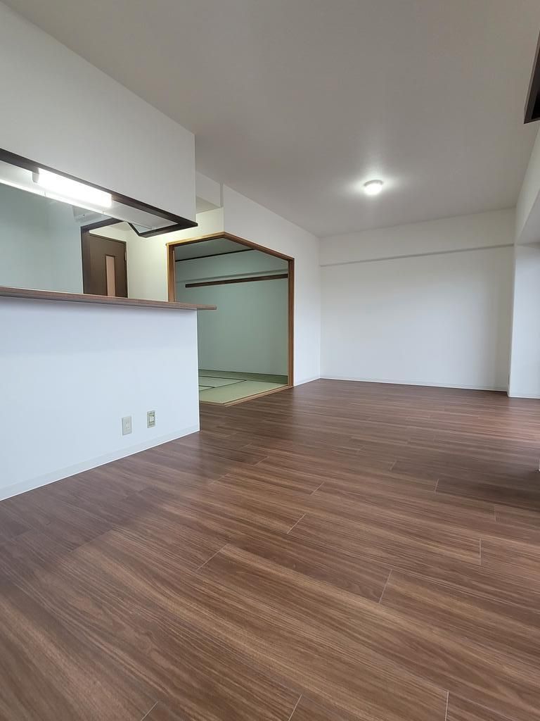 Lions Mansion Shijo Omiya 3LDK Apartment for Sale in Kyoto - Thumbnail 4