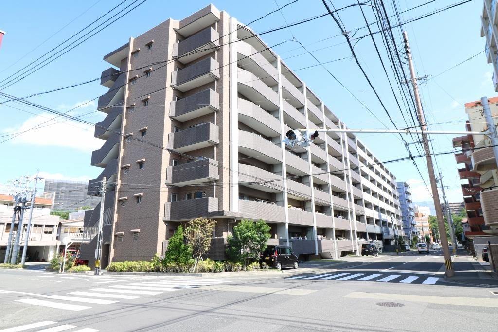 Spacious 3LDK Apartment for Sale in Kagoshima's Tenpozan Area - Thumbnail 2