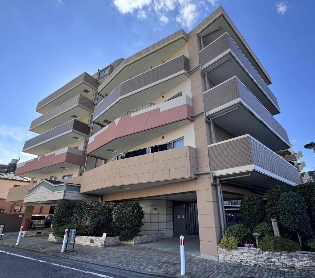 Spacious 2LDK Apartment in Sagamihara with South-Facing Balcony - Thumbnail 2