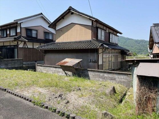Compact 6DK House with Garden for Sale in Yazu Town, Tottori - Thumbnail 2