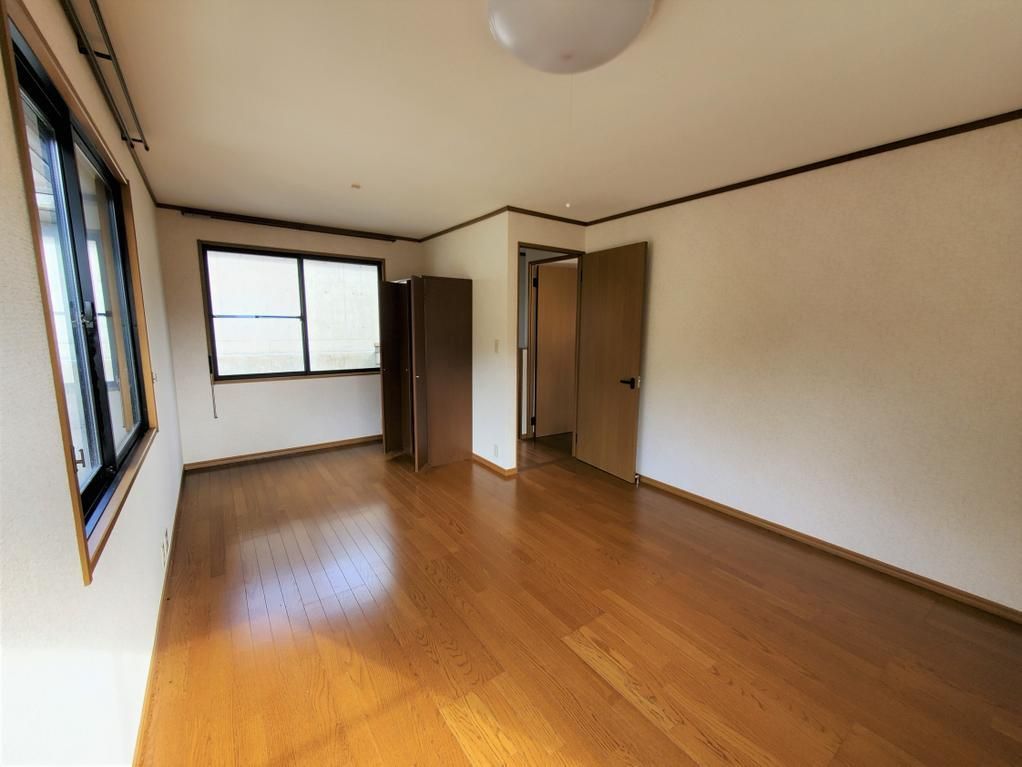 2LDK House in Tsuyama with Large Land and 3 Parking Spaces - Thumbnail 3