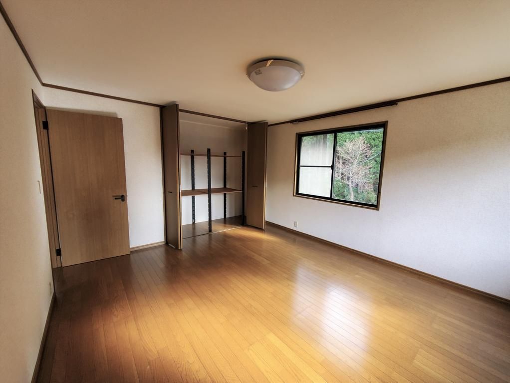 2LDK House in Tsuyama with Large Land and 3 Parking Spaces - Thumbnail 4