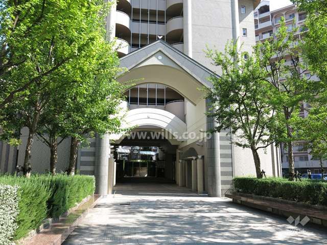 RIC East Court 3LDK Apartment for Sale in Kobe's Rokkō Island - Thumbnail 2