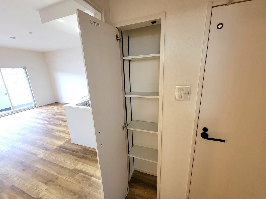 Renovated 3LDK Apartment in Kitakyushu Moji Ward - Thumbnail 4