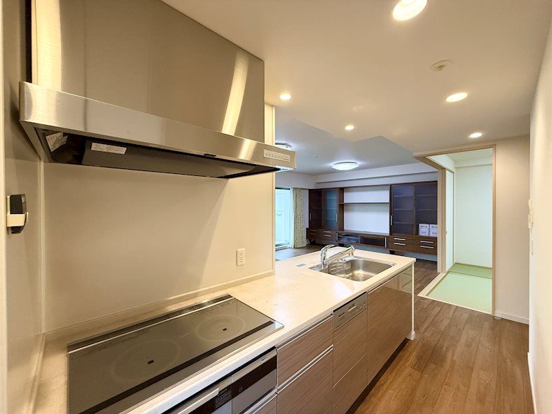 4LDK Apartment in Minoh Saito - Modern Living Near Osaka - Thumbnail 3