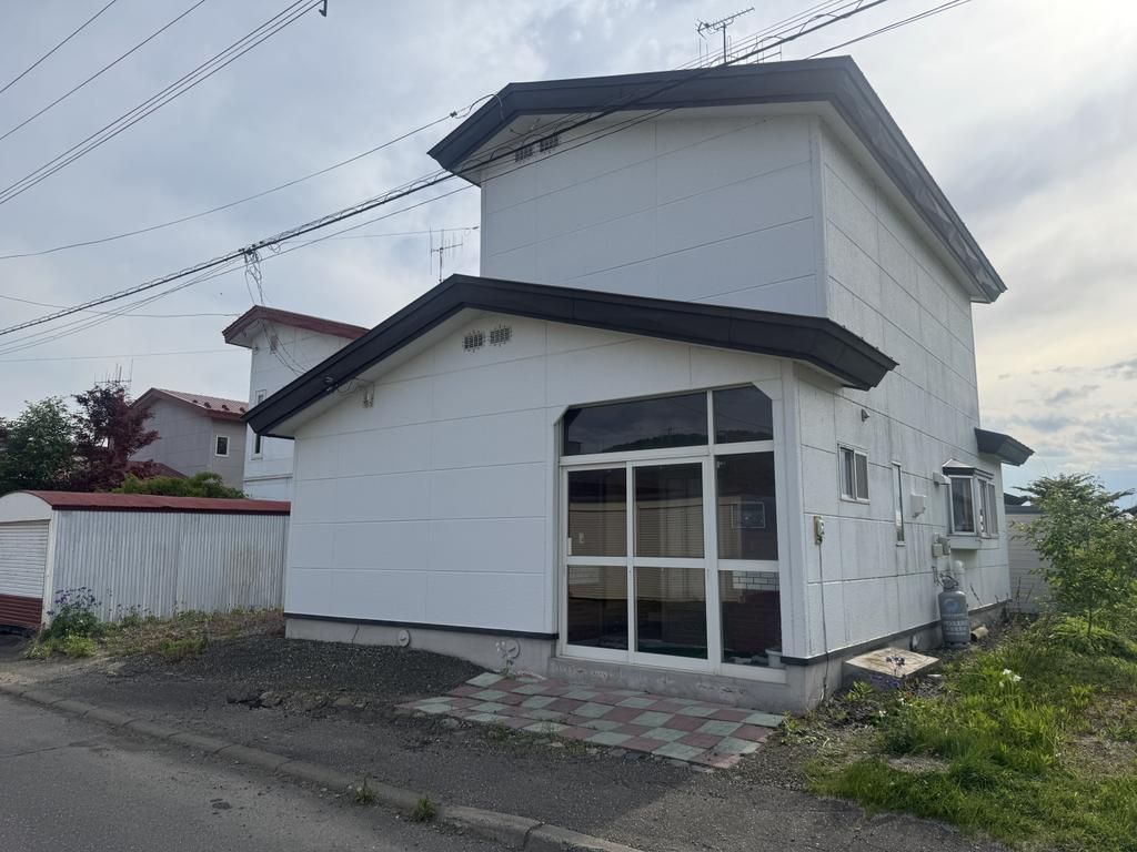 4LDK Family Home in Kitami Hokkaido with Garden and Parking - Thumbnail 2