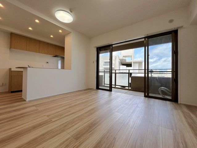 Renovated 3LDK Apartment near Onoyama Park Station - Thumbnail 4