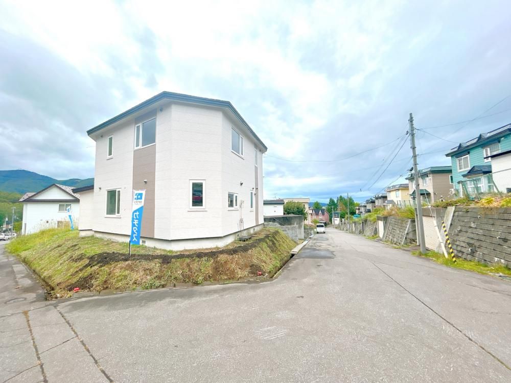Renovated 3SLDK House in Otaru with Mountain Views - Thumbnail 3