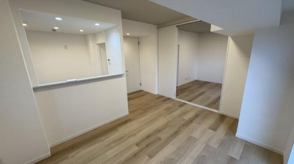 Vintage Minami-Asagaya 6F 2LDK Apartment for Sale in Tokyo - Thumbnail 3