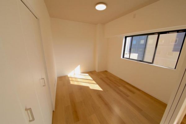 Vintage Minami-Asagaya 6F 2LDK Apartment for Sale in Tokyo - Thumbnail 4