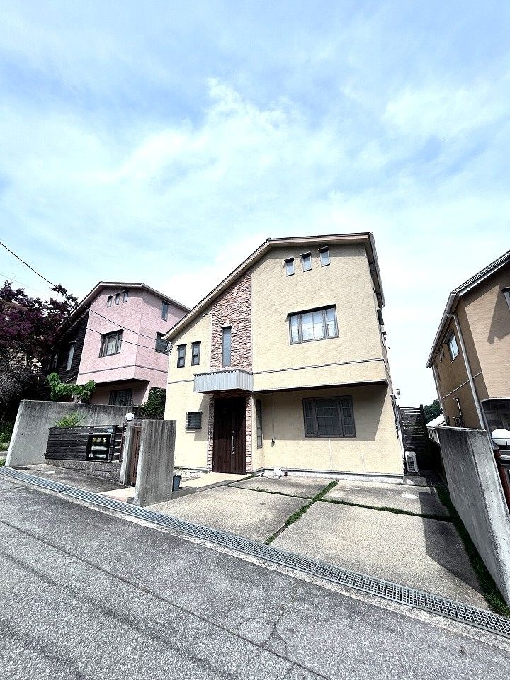 4SLDK Family Home in Takarazuka with Rooftop Balcony - Thumbnail 2