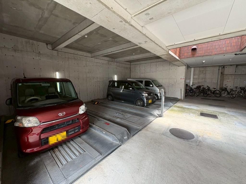 Renovated 2LDK Apartment for Sale Near Hamadera Park Station - Thumbnail 2