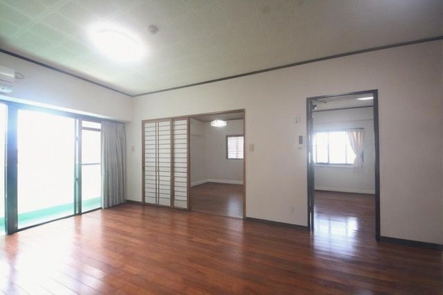 Cour Village Naha 3LDK Apartment for Sale in Naha, Okinawa - Thumbnail 2
