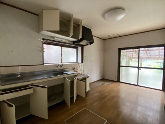 4DK Wooden House in Toon City, Ehime for 3 Million Yen - Thumbnail 3
