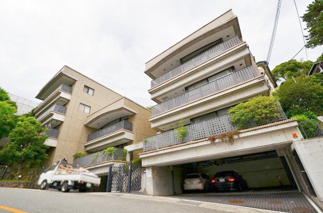 Raffine Ashiya 4F: 2LDK Condo with Views in Hyogo - Thumbnail 3