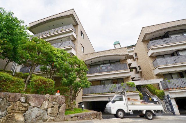 Raffine Ashiya 4F: 2LDK Condo with Views in Hyogo - Thumbnail 2