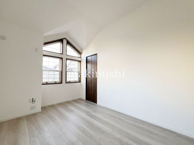Renovated 4LDK House for Sale in Fujiidera, Osaka - Thumbnail 2