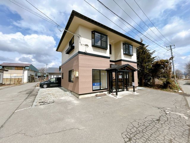 Renovated 3DK House on Corner Lot in Yonezawa, Yamagata - Thumbnail 2