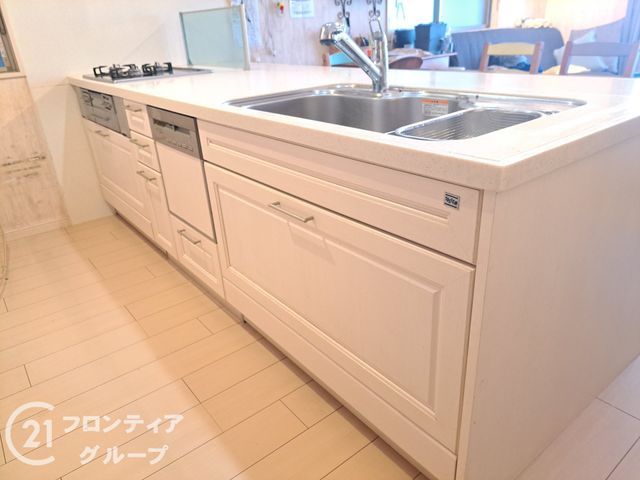 3LDK House for Sale in Kadoma City, Osaka Prefecture - Thumbnail 2