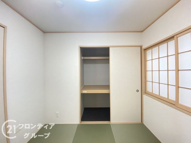 Modern 3SLDK House in Neyagawa with South-Facing Balcony - Thumbnail 3