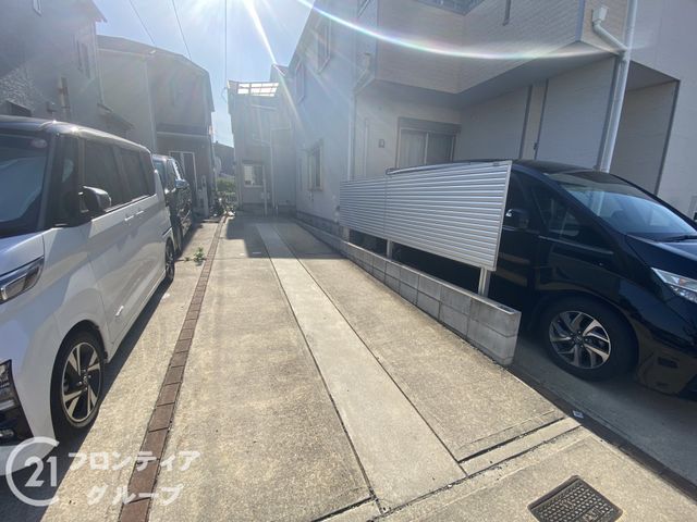 Modern 3SLDK House in Neyagawa with South-Facing Balcony - Image 1