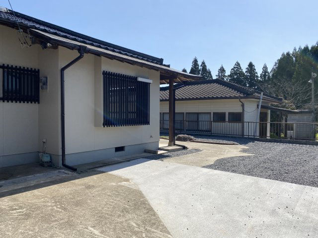 Renovated 4DK House in Yamaga with Parking - Thumbnail 3
