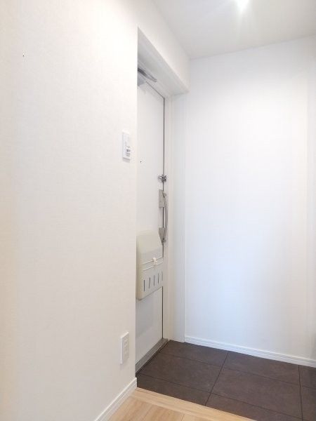 Renovated 1LDK Apartment for Sale in Suginami, Tokyo - Mansion Mitakadai - Image 1