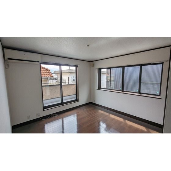 3LDK House for Sale in Hirakata, Osaka - 104.04m² - Thumbnail 4
