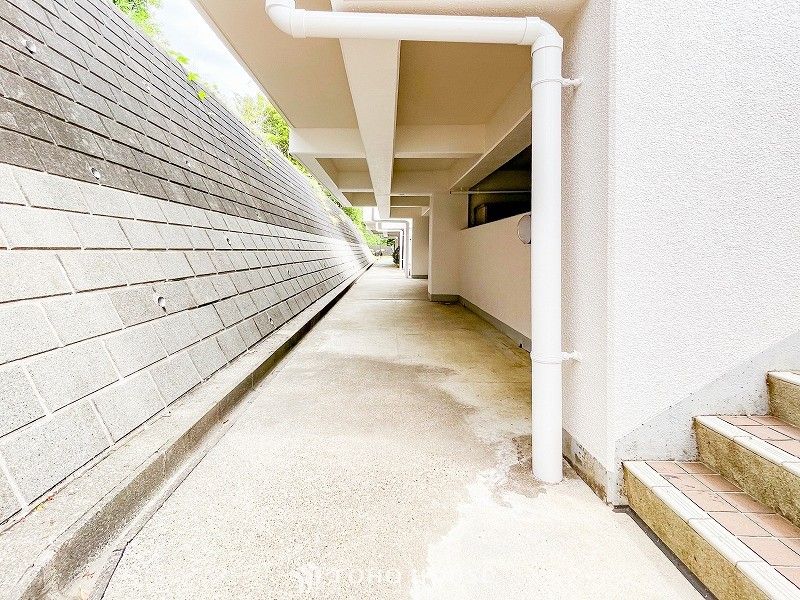3LDK Apartment in Green Terrace Hongodai 15, Yokohama - Image 1
