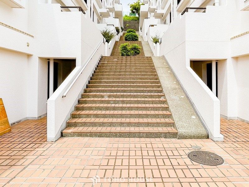 3LDK Apartment in Green Terrace Hongodai 15, Yokohama - Thumbnail 2