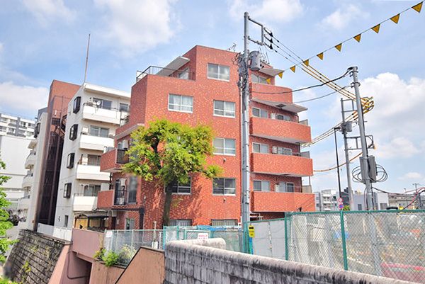 Gentry Mejiro 1LDK Apartment for Sale in Toshima, Tokyo - Thumbnail 3
