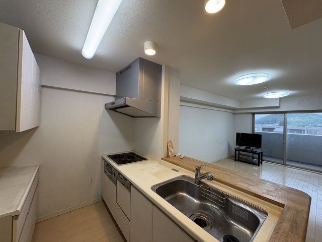 Pet-Friendly 3LDK Condo in Yokosuka with South Balcony - Thumbnail 2