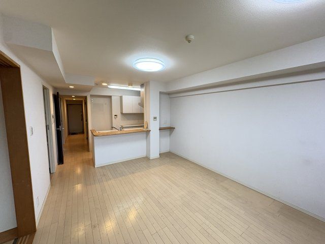 Pet-Friendly 3LDK Condo in Yokosuka with South Balcony - Thumbnail 3