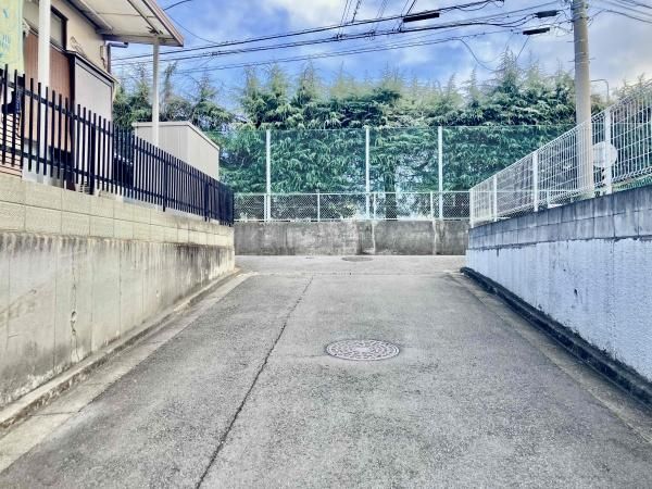 4LDK House in Atsugi with 2 Car Parks - 22.8M JPY - Thumbnail 2