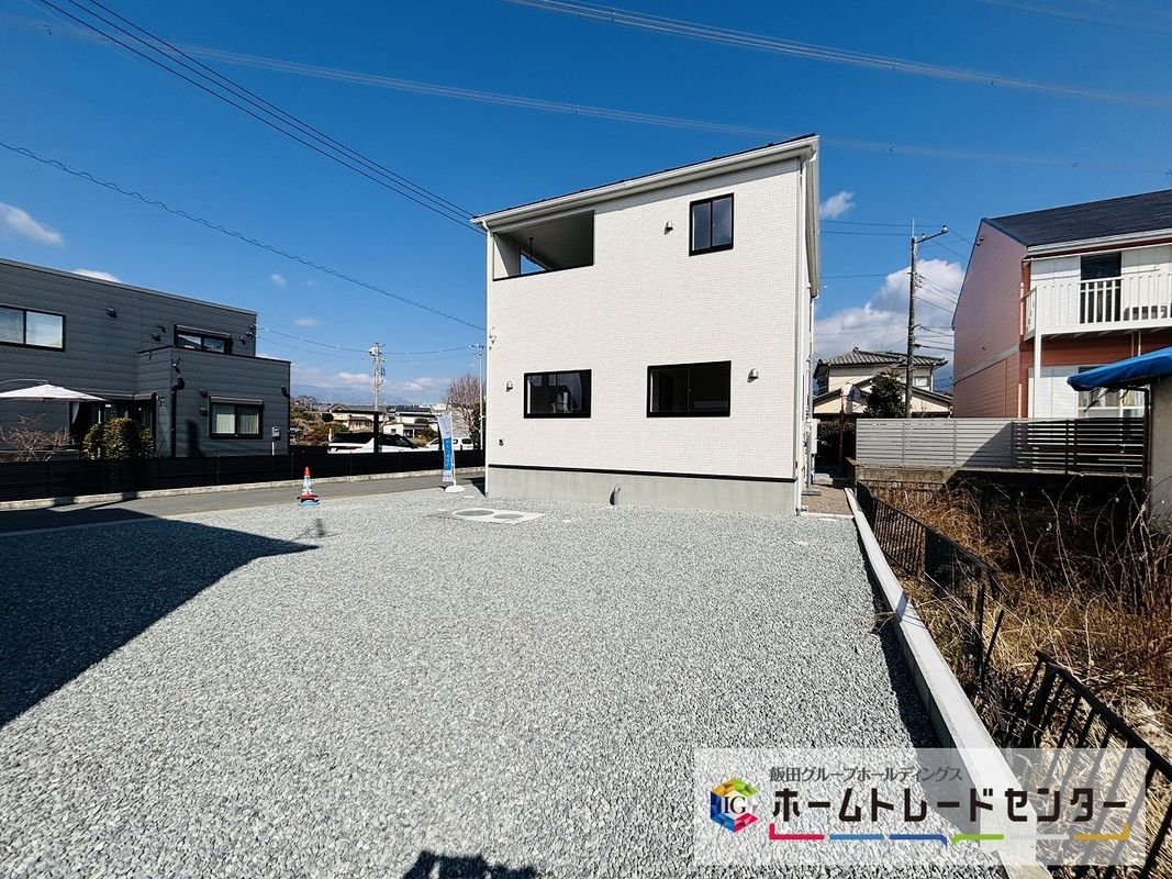 New 4LDK House in Fujinomiya with EV Charger & Parking - Thumbnail 2