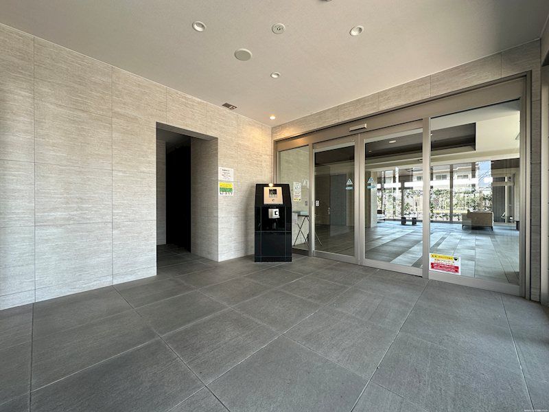 Sunpark Nagamine South Glace 10F 3LDK Apartment for Sale in Kumamoto - Thumbnail 2