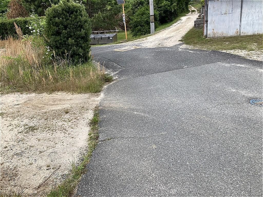 3LDK House for Sale in Hofu City with Panoramic Views - Thumbnail 2