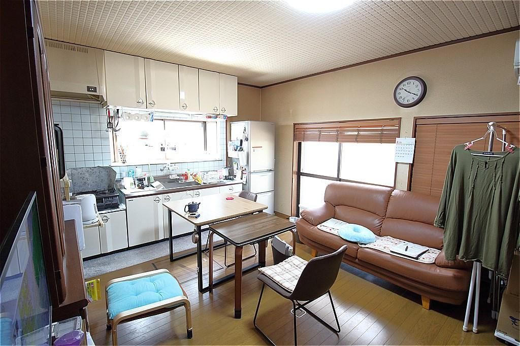 3LDK House for Sale in Hofu City with Panoramic Views - Thumbnail 3