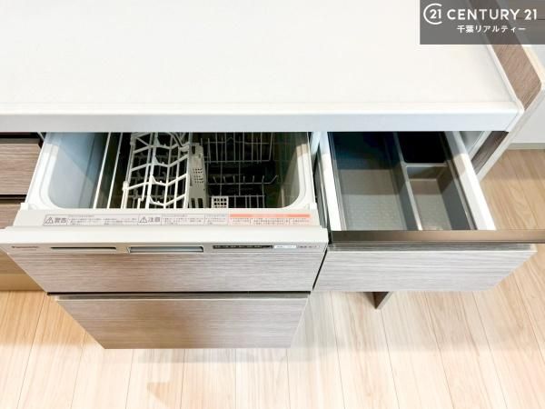 Modern 2LDK House Near Kisarazu Station with Solar Power - Thumbnail 2