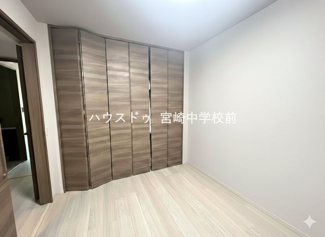 Modern 3LDK Apartment in Central Miyazaki City - Thumbnail 3