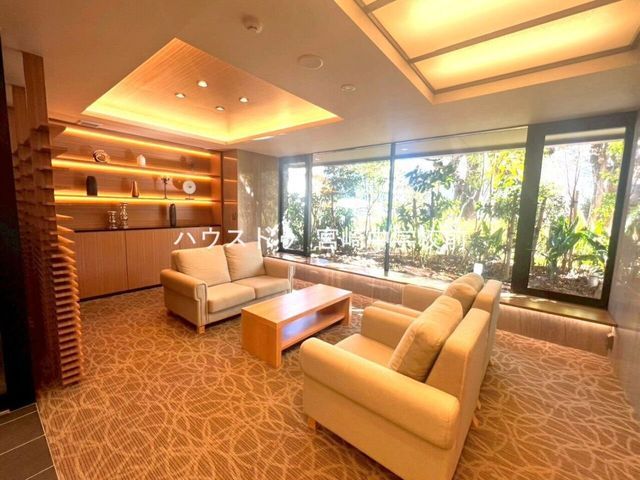 Modern 3LDK Apartment in Central Miyazaki City - Thumbnail 2