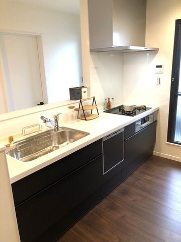 Modern 3LDK House in Yao City with 10-min Walk to Takayasu Station - Thumbnail 2