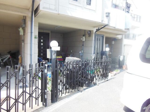 5LDK House for Sale in Higashiyodogawa, Osaka with Loft and Parking - Thumbnail 4