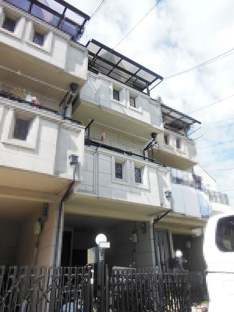 5LDK House for Sale in Higashiyodogawa, Osaka with Loft and Parking - Thumbnail 2