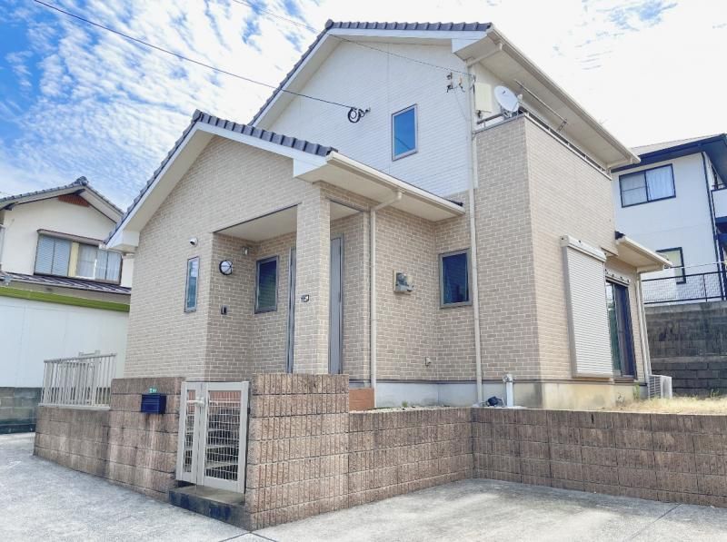 4LDK Custom House in Fukutsu City Near JR Station - Thumbnail 2